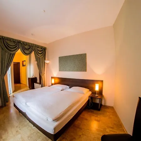 Hotel-pension Victoria מלון ברלין