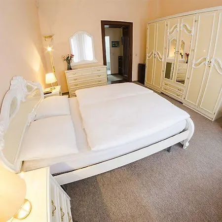 מלון Hotel-pension Victoria 2*